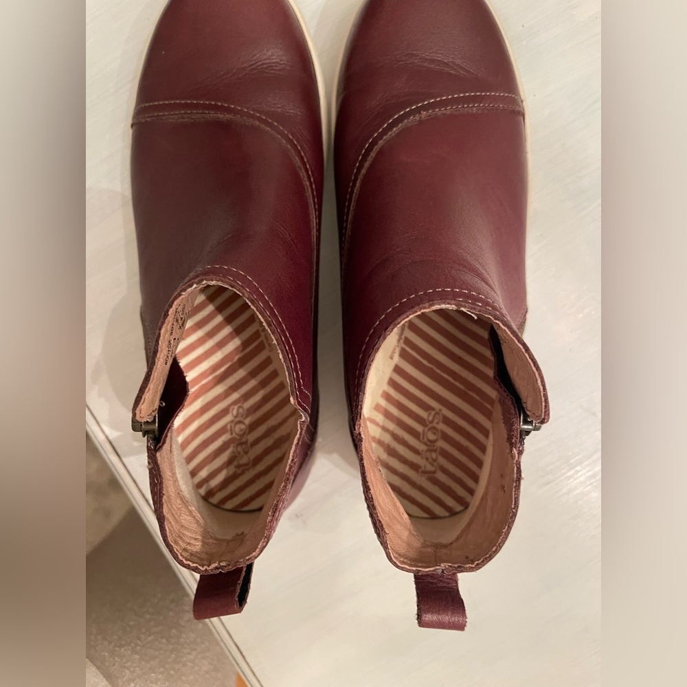 Taos Footwear Burgundy Ankle Boots - Picture 3 of 10